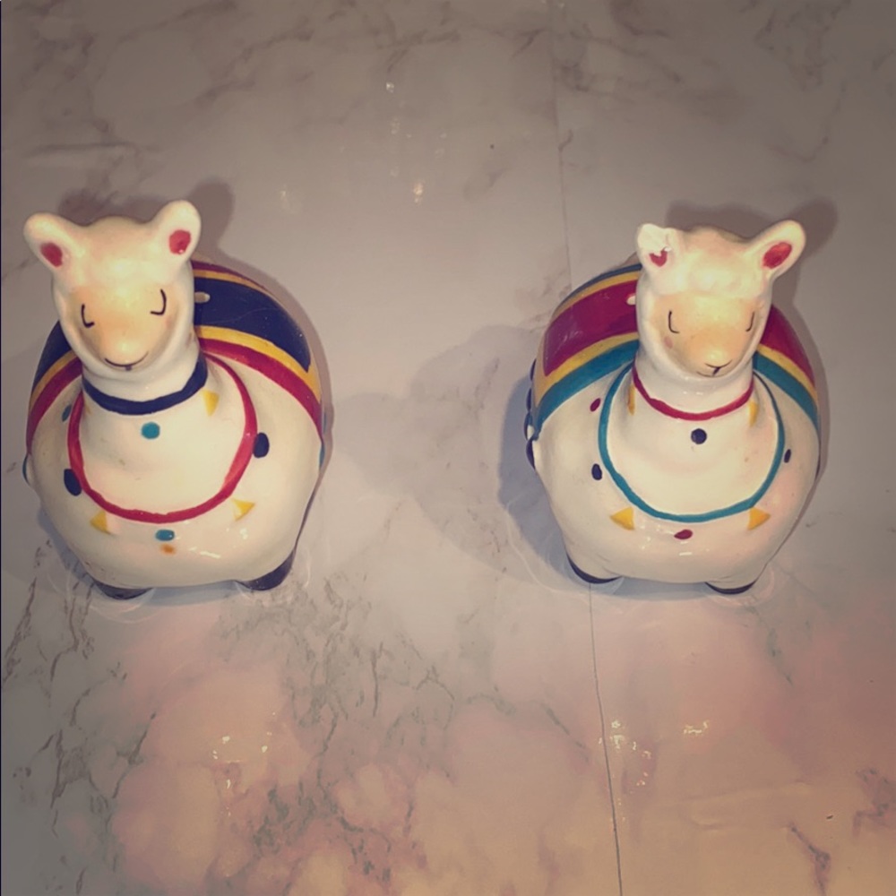 Llama salt and pepper shakers